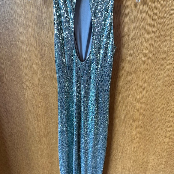 Mint sequins dress by Zara. Formfitting, sleeveless silhouette. - Picture 3 of 3